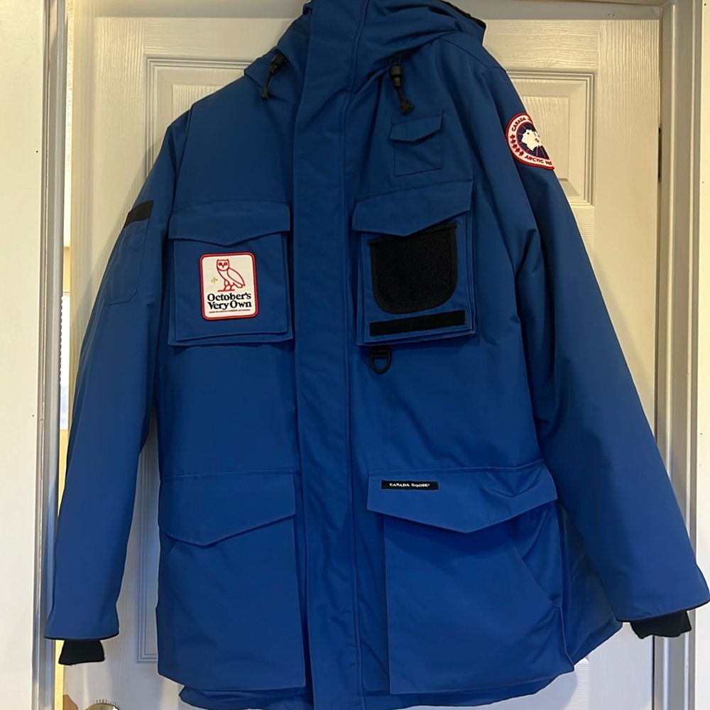 OVO x Canada Goose Terrain Parka
2XL
